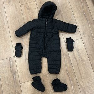 H&M infant snow suit 12mo with booties and mittens